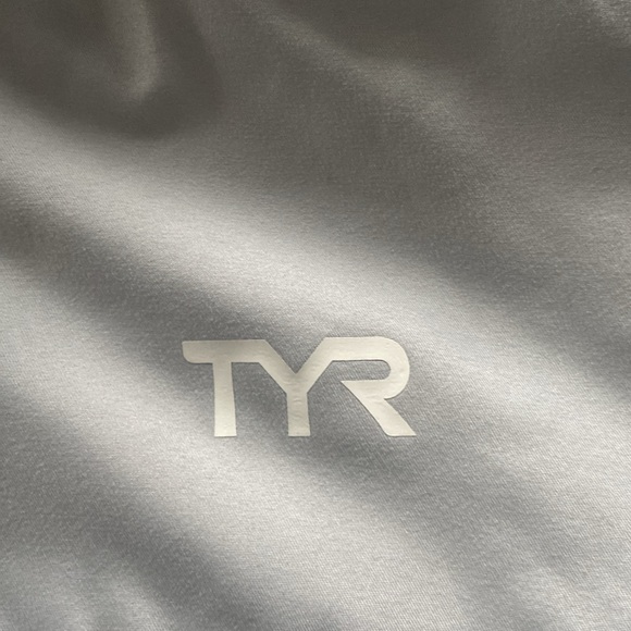 Gear up in the TYR Youth Alliance Podium Parka.